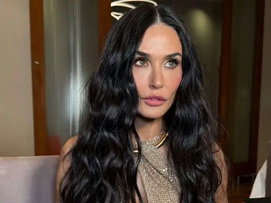 Simple Oscars Manicure's Demi Moore jest zwycięzcą mojej tablicy nastroju 2025