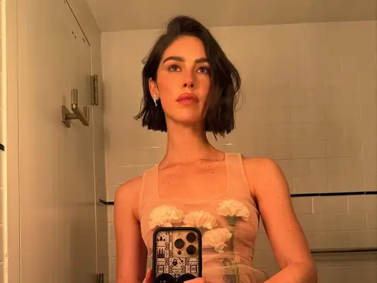 Recriar a manicure 3D de Gracie Abrams para o melhor Natal de Coquette