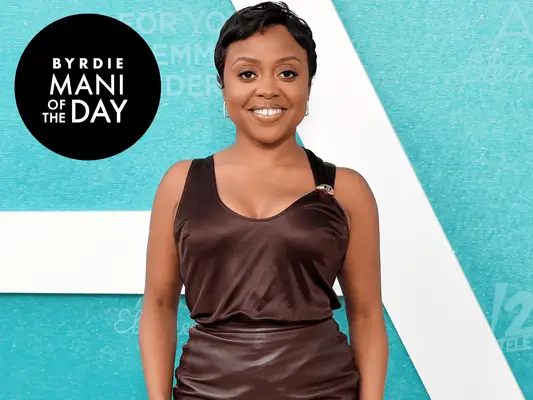 Přidávám francouzskou manikúru mozaiky Quinty Brunsonové do mé jarní desky nálady