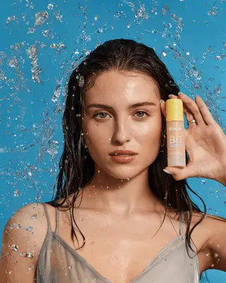 Madeline Argy holding the Kosas BB Burst 