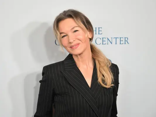 Renée Zellweger recebeu um dramático corte de pixie inspirado em David Bowie para o inverno
