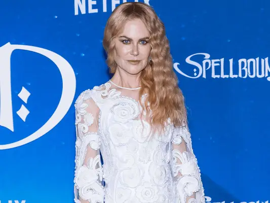I soffici riccioli di Nicole Kidman creano i capelli romantici per capelli