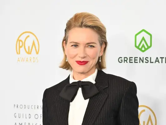 Bright Blonde Bob Naomi Watts je ostrý martini jarních účesů