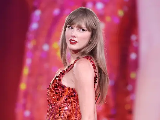 Taylor Swifts seneste epoker Tour Manicure går direkte til vores sommerstemningsbestyrelse