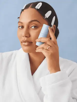 Ayesha Curry dzieli się rutyną pielęgnacji skóry, którą przysięga jako zapracowana mama