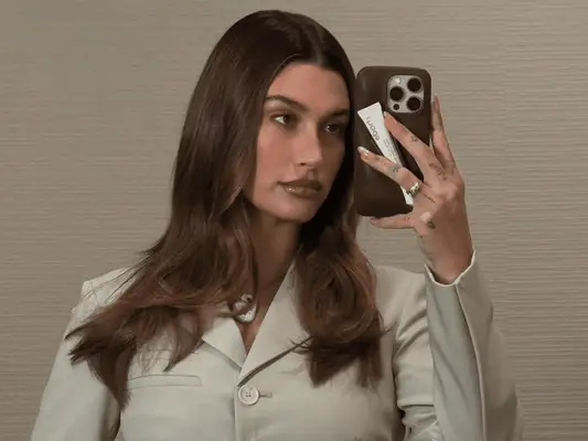 Hailey Bieber mirror selfie