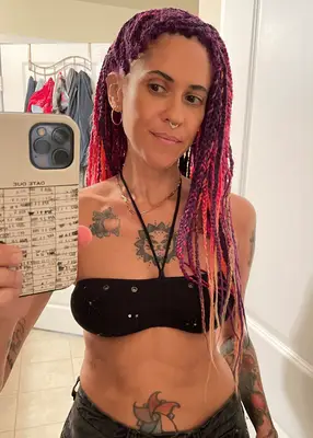 Zakryłem się w tęczowych tatuażach, aby wyglądać bardziej gejami - a ludzie nadal myślą, że jestem prosty