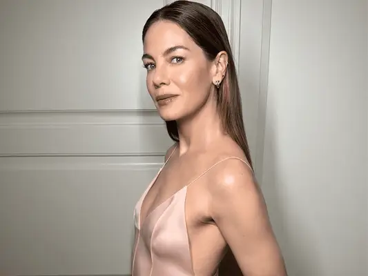 Michelle Monaghan est prête pour un été ensoleillé avec ses nouveaux cheveux Buttercrème Hazel