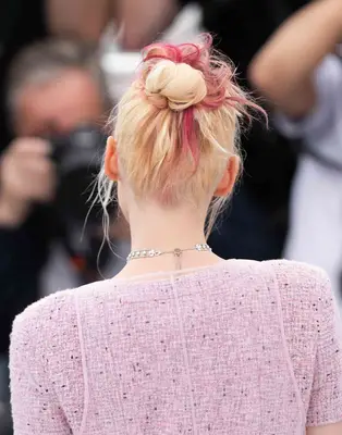 The back of Kristen Stwart