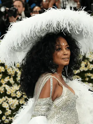 Diana Ross at the 2025 Met Gala wearing her classic big fluffy curls and pink lipstick and blush