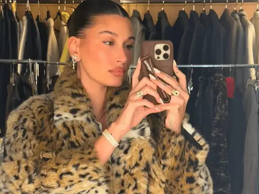 Hailey Bieber sprzedał Rhode E.L.F. Piękno: Wszystko, co wiemy o „Nowym rozdziale” marki