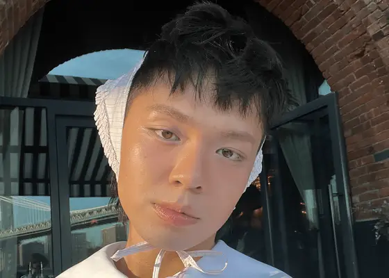 Tato hůlka z kůže ve výši 17 $ je můj cheat kód na hyper-rozmazanou pokožku