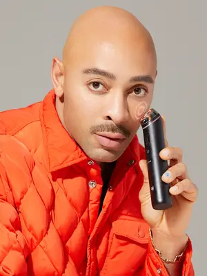 Celebridade Mua sir John compartilha exatamente como ele mantém sua pele levantada e esculpida