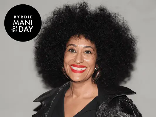 Prova la manicure francese di Tracee Ellis Ross Deep per un tocco di dramma estivo