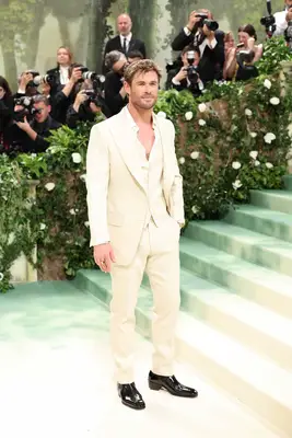 Chris Hemsworth wears a white Tom Ford suit to the 2024 Met Gala