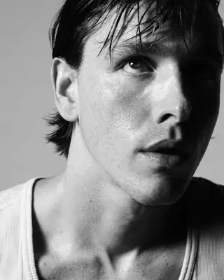 Harris Dickinson wearing Rhode Glazing Mist.