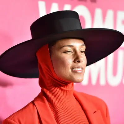 alicia keys in black fedora with red high neck top