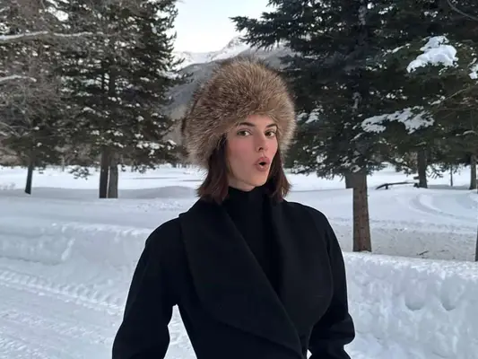 Kendall Jenner tauschte die Après Ski Cocktails gegen eine Rotweinmaniküre ein