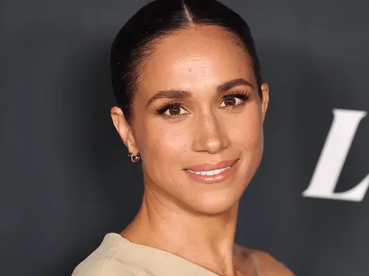 Meghan Markle ha provato la tendenza delle unghie Cloud agli ESPY Awards