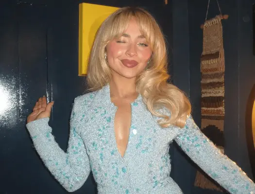 Sabrina Carpenter's Short N 'Sweet Manicure tiene el detalle oculto más lindo