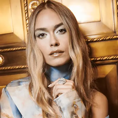 stila cosmetics model