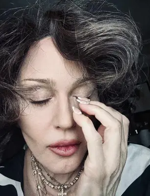 Madonna shows off a retro brunette bob in a new Instagram photo.