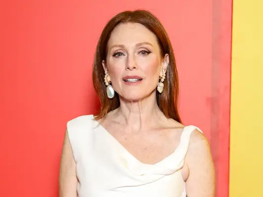 El nuevo Swingy Bob de Julianne Moore es su corte de pelo más corto en décadas
