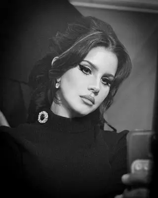 Lana Del Rey eye makeup