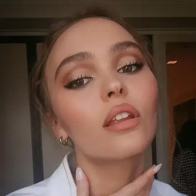 Lily-Rose Depp makeup 