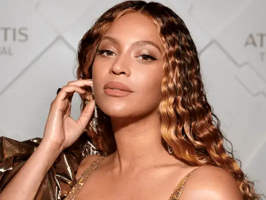 Beyonce with brown hair