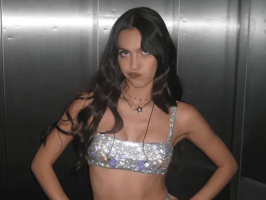 Olivia Rodrigo apenas protegeu a manicure Moody para o verão