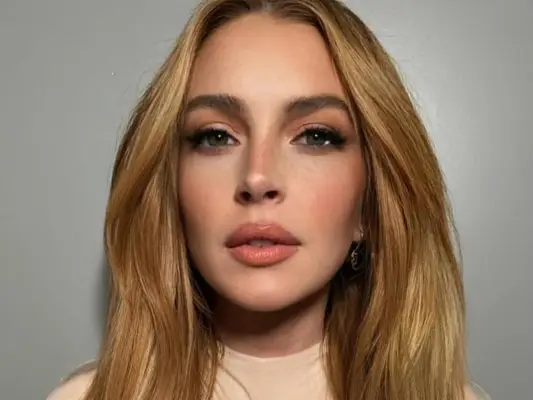 La blonde `` Amond Milk '' de Lindsay Lohan est la teinte la plus cool à essayer ce printemps