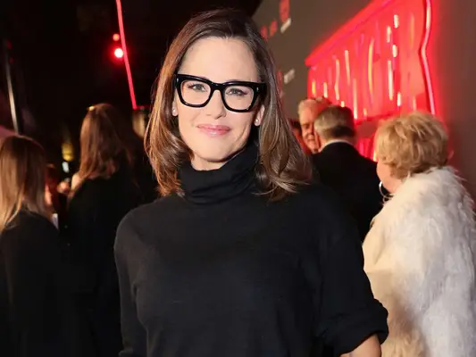 Ten kremowy kij Foundation to „Ulubiona rzecz” Jennifer Garner