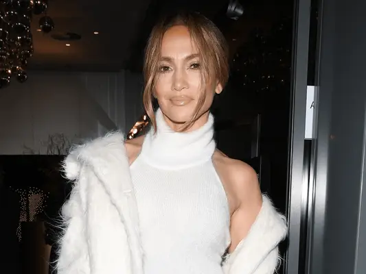 Marovaná manikúra Jennifer Lopez je připravena na zimu