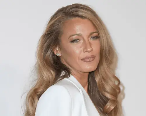 Blake Lively bruker denne 'Gen-Z Hack' for å få leppene til å se enormt ut '