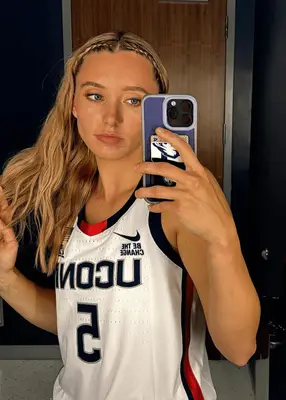 Paige Bueckers é adequada para March Madness - com sua assinatura 'Uconnic Blonde' Hair