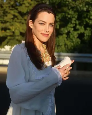 Riley Keough wearing a headband. 