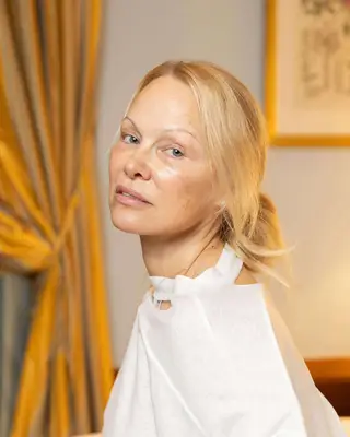 Pamela Anderson with no makeup on and a white t-shirt