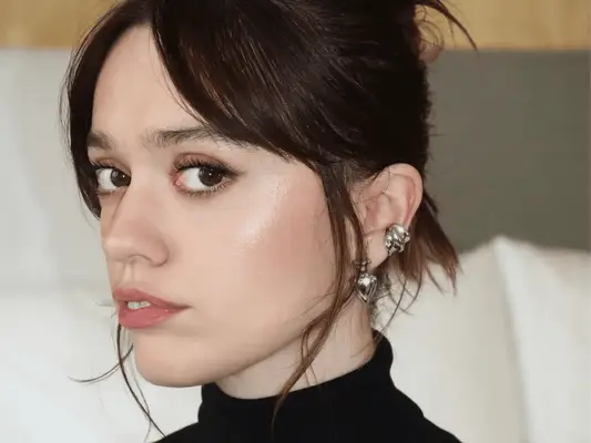 Aimee Lou Wood får henne 'bare tilbake fra den hvite lotus' glød fra denne markøren