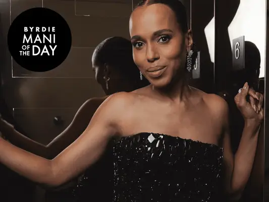 Prova le unghie nere con borchie di Kerry Washington per un Mani estivo spigoloso