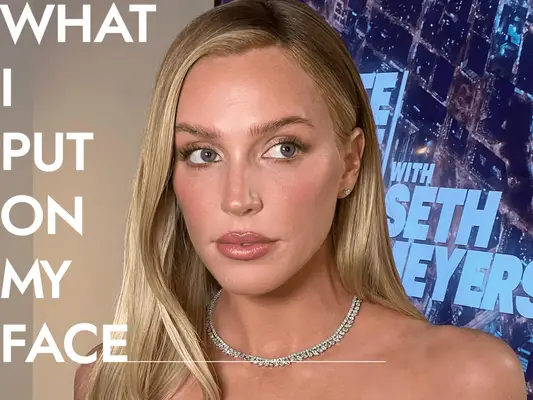 Alex Cooper krediterer sin glødende hud til snegle slim og forbliver hydreret