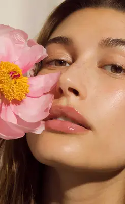 hailey bieber with flower