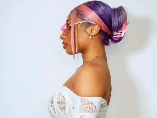 Megan Thee Stallion's Butterfly Manicure è perfetta per Summer Whimsy