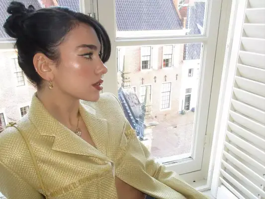 Dua Lipa's makeupartist delte netop hendes geni 'sommerfugl' markørteknik