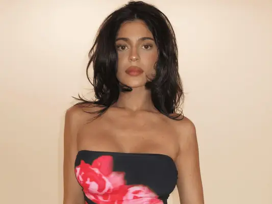 Kylie Jenner with black hair