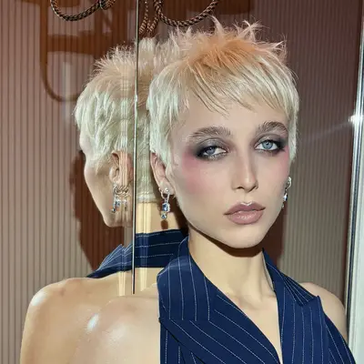 Emma Chamerblain BTS wearing purple smokey makeup for 2025 Met Gala