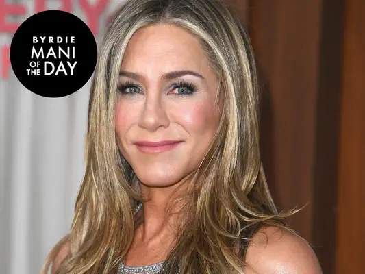 Prøv Jennifer Anistons frostede glass negler for en elegant sommermanikyr