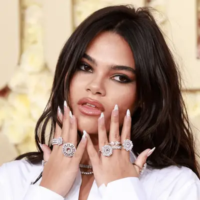 ariana golden globes makeup and nails close up