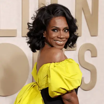 sheryl lee ralph with voluminous curls at golden globes