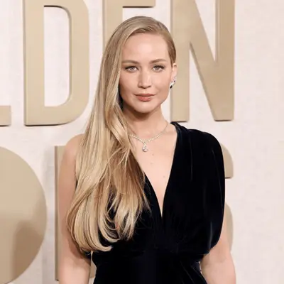 jennifer lawrence with long blonde hair at Golden Globes